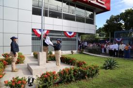 Aduanas rinde tributo a la patria