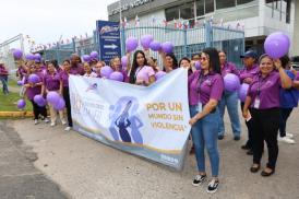 Aduanas reafirma su responsabilidad social con una cadena humana contra la violencia hacia la mujer 