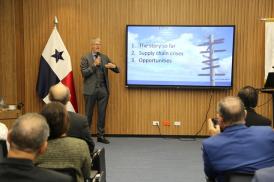 Dictan conferencia magistral sobre logística marítima en Panamá
