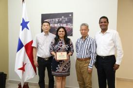 Directora de Aduanas recibe reconocimiento por parte de la Comunidad China