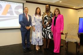 Realizan foro sobre la destacada participación de la mujer en la logística.