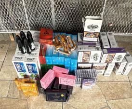 Operativo en San Joaquín revela mercancía ilegal y arma de fuego en local comercial Operativo en San Joaquín revela mercancía ilegal y arma de fuego en local comercial