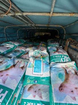 Aduanas retienen sacos de alimentos de presunto contrabando Aduanas retienen sacos de alimentos de presunto contrabando