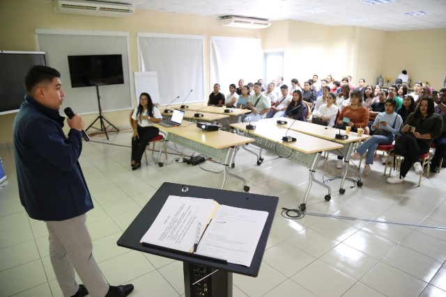 universitarios