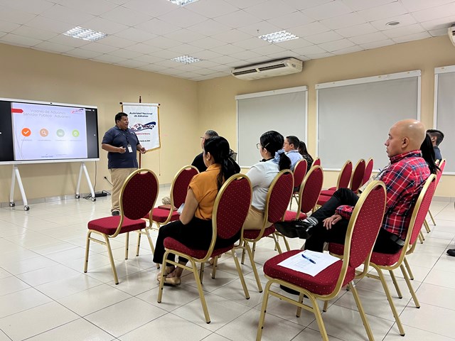charla a funcionarios