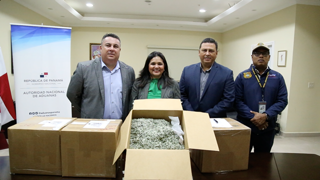 donacion de la embajada