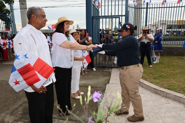entrega de bandera 2